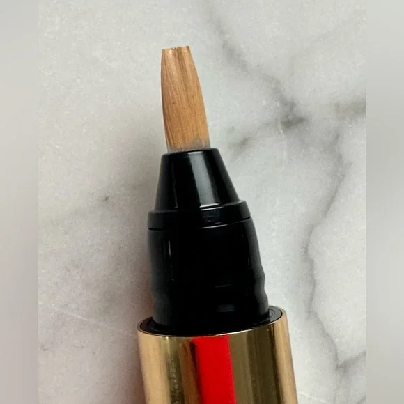 YSL Touche Eclat in shade 1.5 - Picture 3 of 5